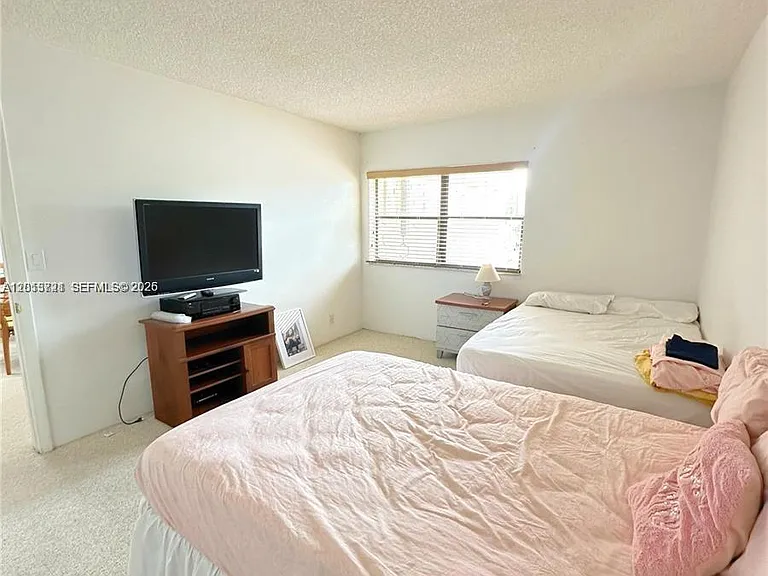 240 Lakeview Dr #212 — Photo 8