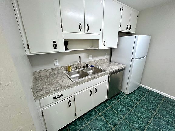 4th image of 2151 Corinne St #B