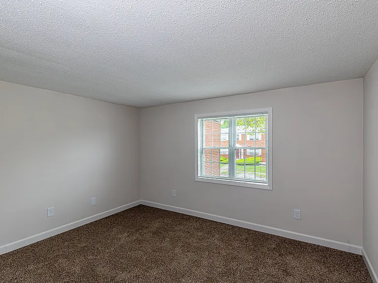 1 BD, 1 BA (630sqft) - Bedroom (Robert Treat)
