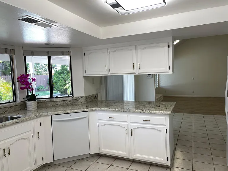 179 W Quincy Ave — Photo 4
