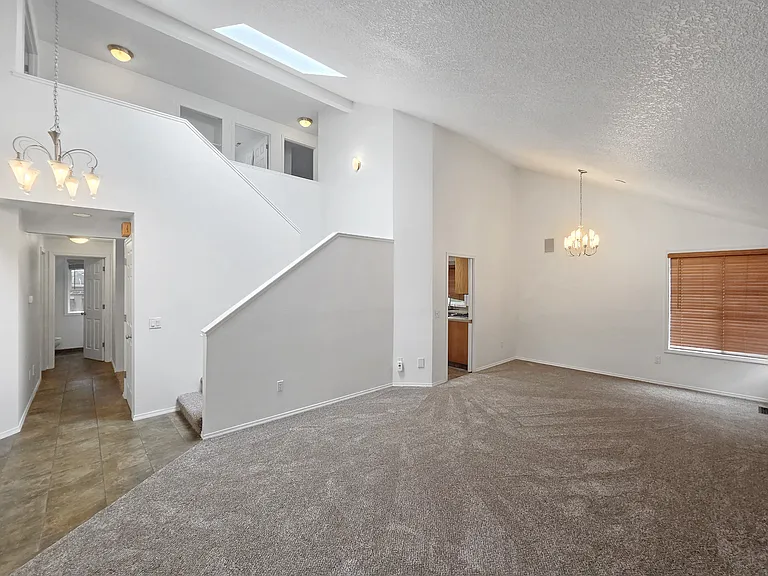 10526 SW Windsor Pl — Photo 6