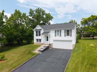 5 Yankee Ct, Rochester, NY 14624