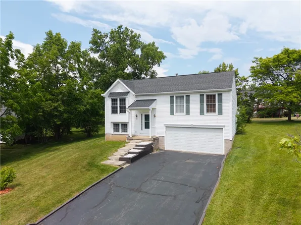 5 Yankee Ct, Rochester, NY 14624