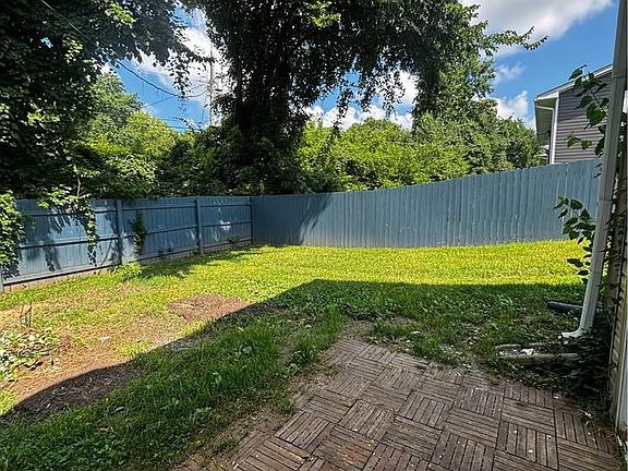 3rd image of 109 Redwood Rd