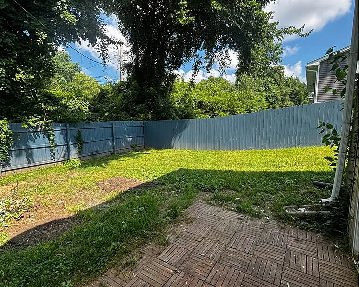 109 Redwood Rd — Photo 3