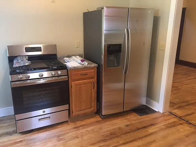 6 bed, 2.5 bath, 3000 sqft, $6,700 — Photo 3