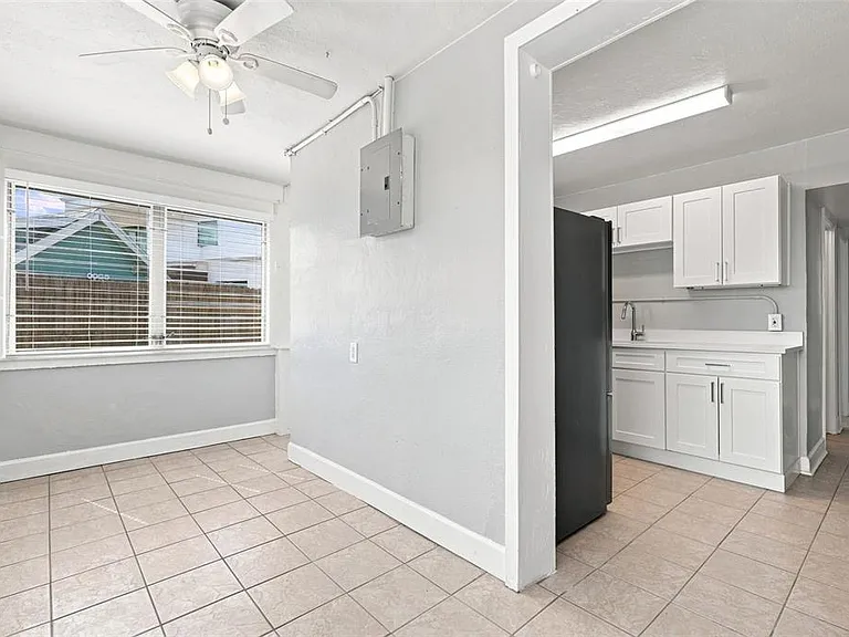 1812 Killarney Dr — Photo 10