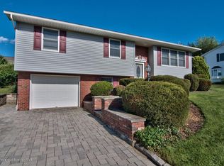 118 Apache Dr, Old Forge, PA 18518