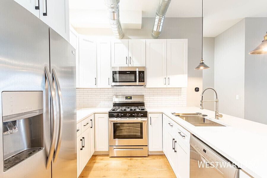1st image of 1470 W Webster Ave #201