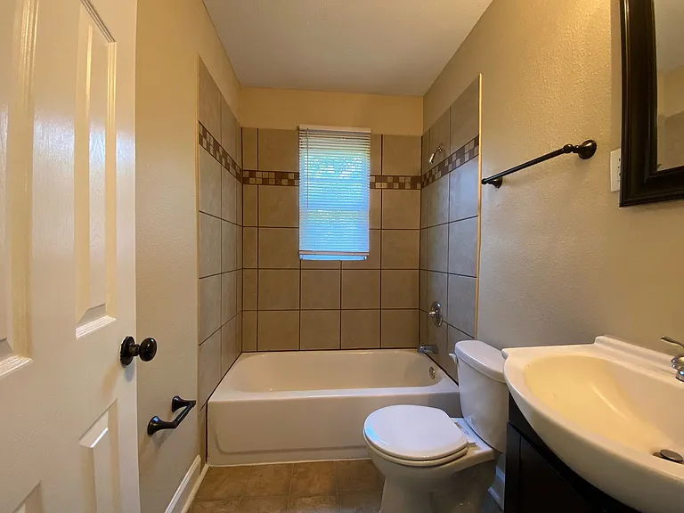 434 Sullivan Dr — Photo 6