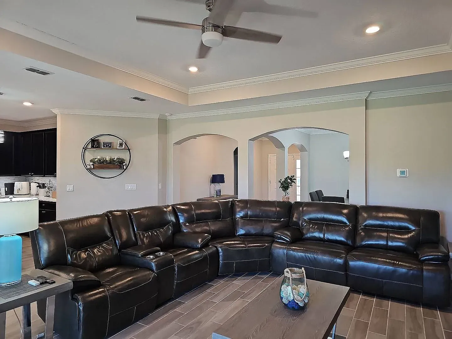 4 bed, 2268 sqft, $2,420 — Photo 2