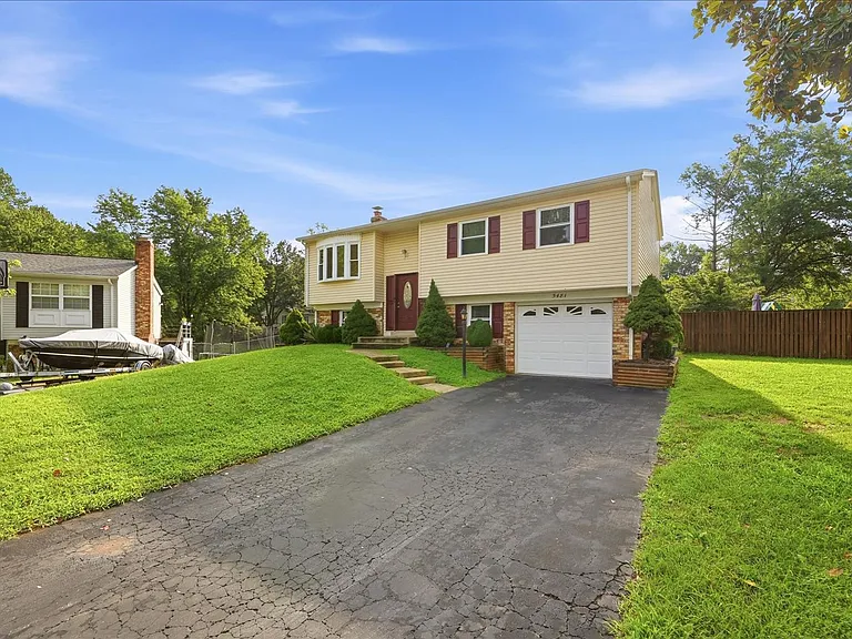 5481 Saddler Ln — Photo 2