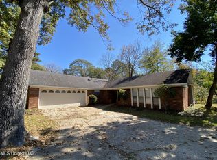 1602 Edgewood Pl, Clinton, MS 39056