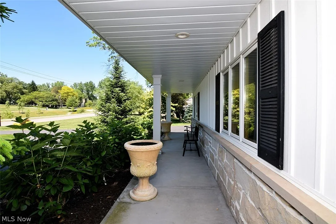 4 bed, 3.0 bath, 2392 sqft, $4,500 — Photo 3