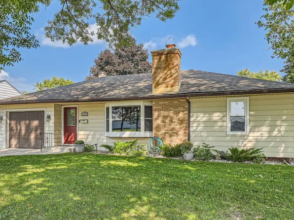 516 W 3rd St, Waconia, MN 55387