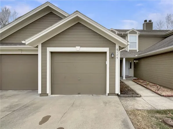 6145 NE Moonstone Ct, Lees Summit, MO 64064