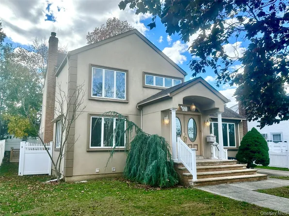 1027 Windermere Road, Franklin Square, NY 11010