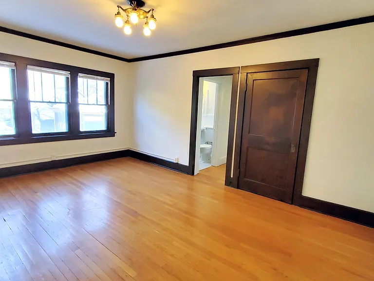 115 Bedford St SE — Photo 2