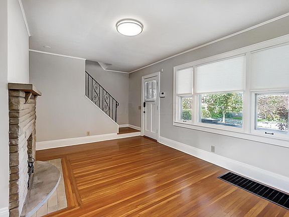 5th image of 155 E Jenkins Ave