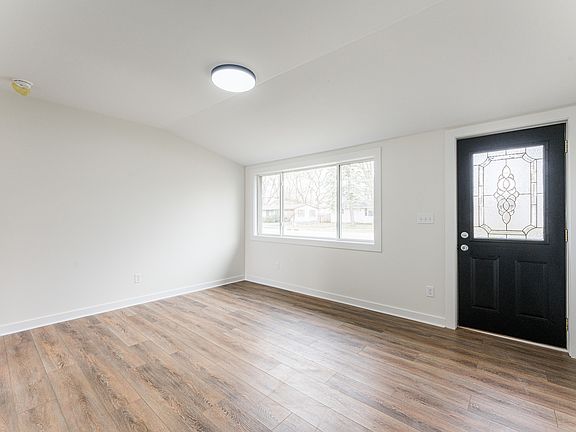 3rd image of 131 Home Dr
