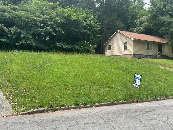 2135 Castlewood St, East Pt, GA 30344