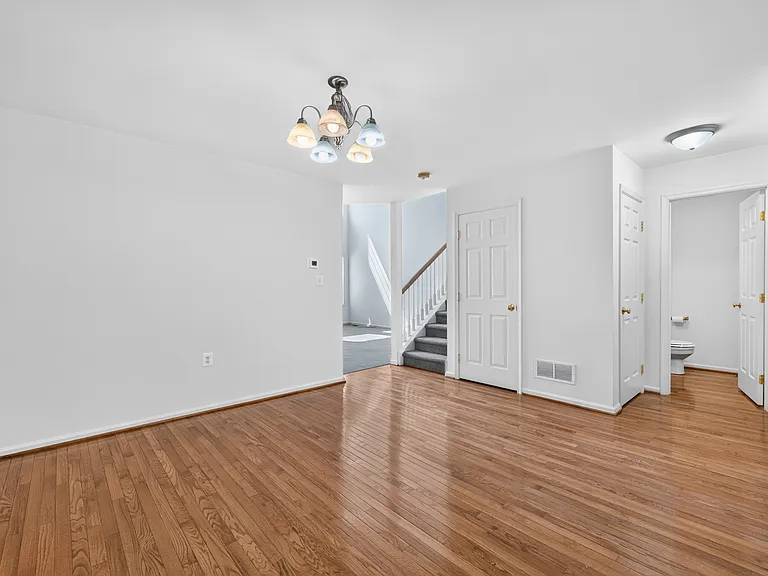335 Wheatfield Cir — Photo 5