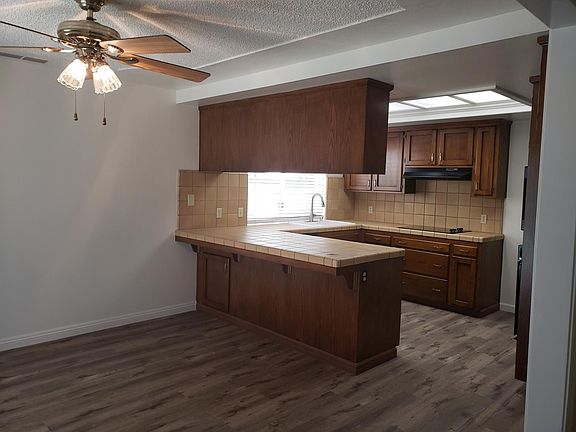 3rd image of 8117 N Sherman Ave