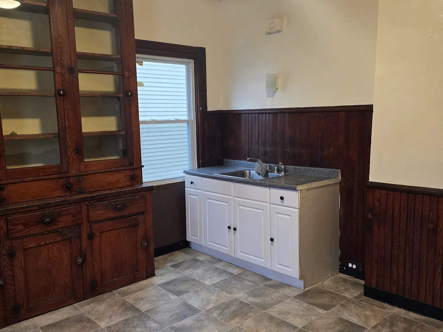 3 bed, $1,325 — Photo 2