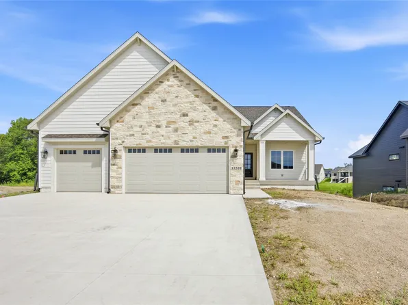 17539 N Valley Dr, Urbandale, IA 50322