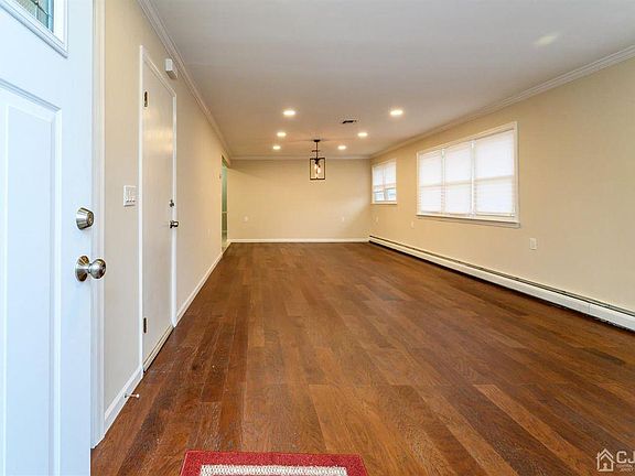 3rd image of 334 Curacao St