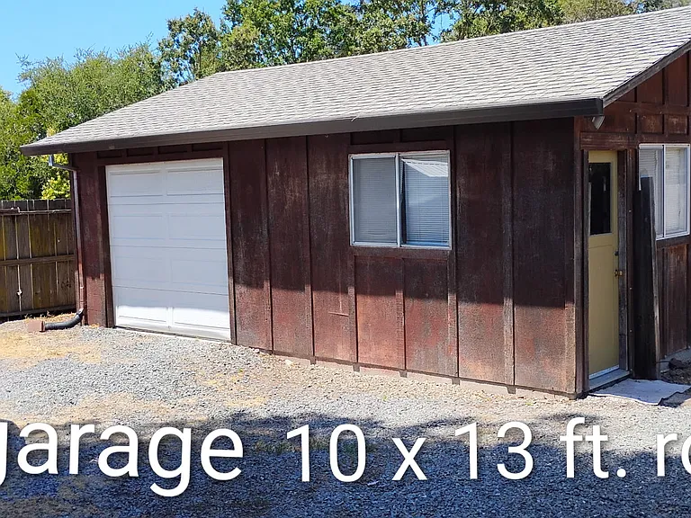 915 Clover Dr — Photo 20
