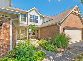 30W102 Fairfax Ct, Warrenville, IL 60555