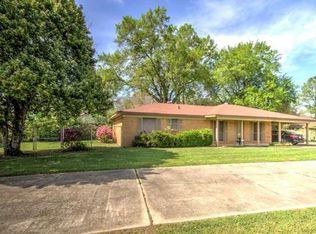 824 Parkway Dr, Natchitoches, LA 71457