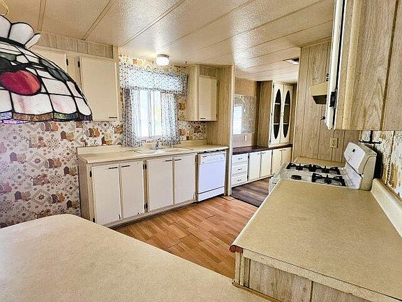 4th image of 1006 S Cedarcrest Cir