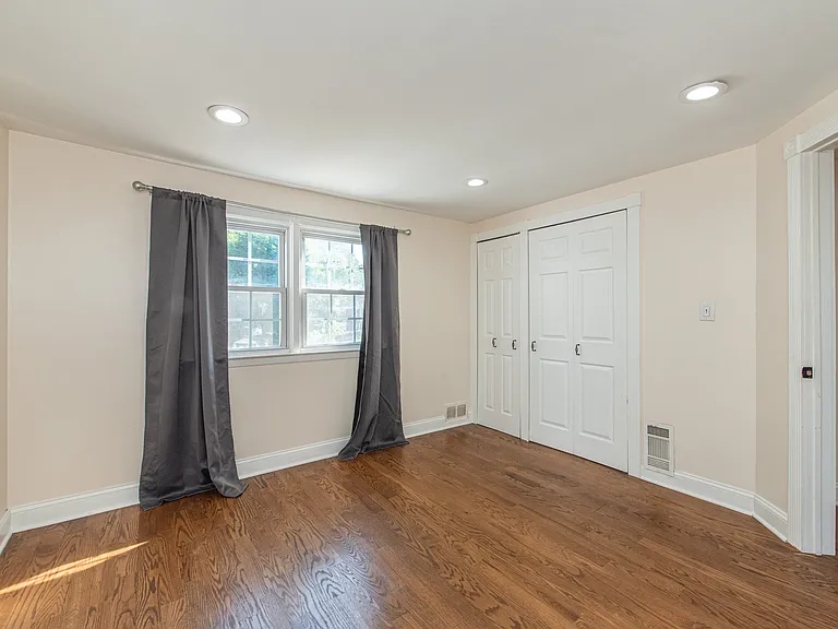 42 W Spring Valley Ave — Photo 13