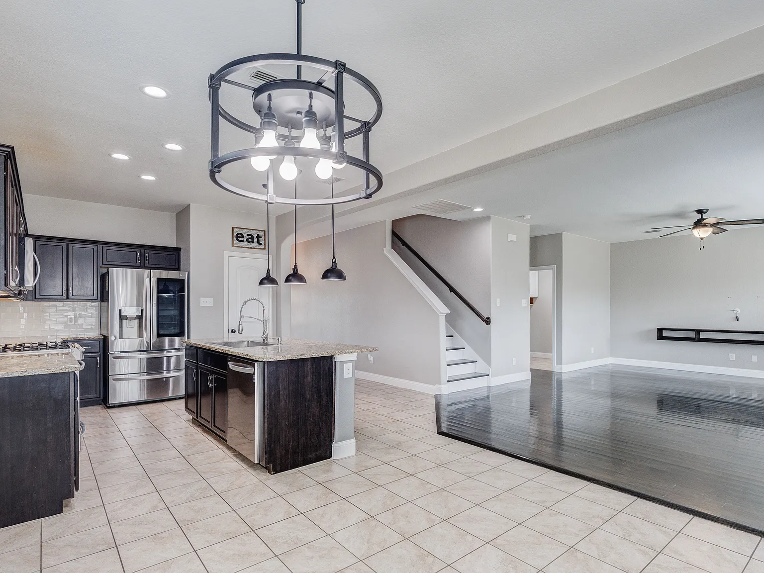 4 bed, 2.5 bath, 2543 sqft, $2,550 — Photo 2
