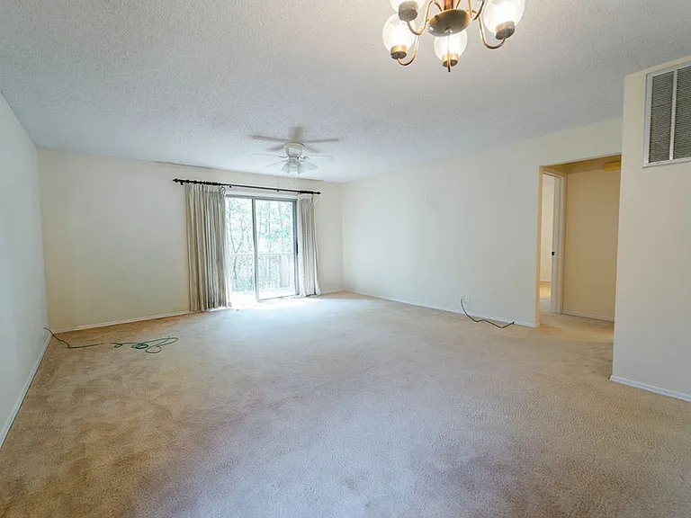 16 Lindsay Ln — Photo 7