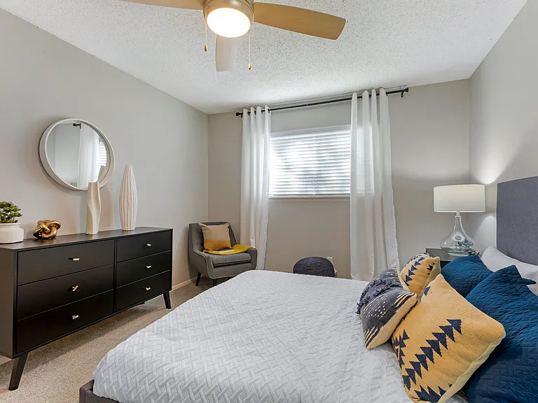 Valley Oaks Apartments — Photo 6