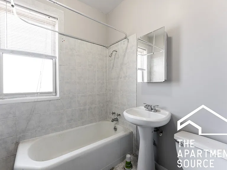 1215 W Rosemont Ave #3 — Photo 5