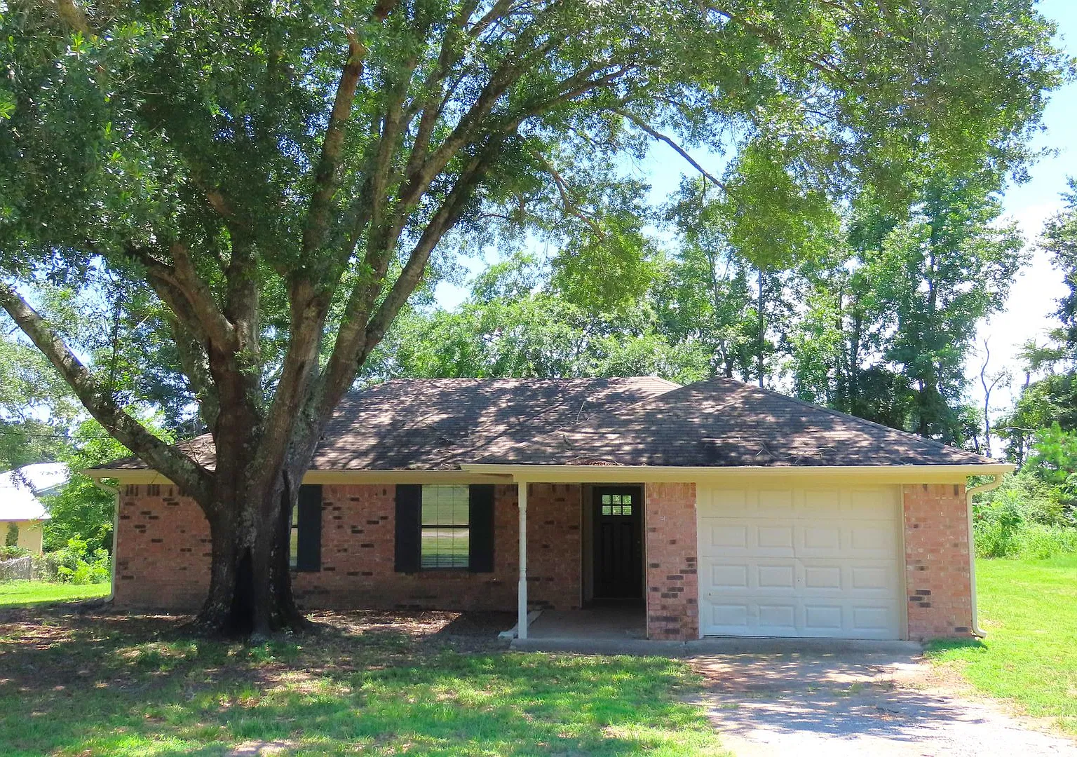 Whitehouse ISD! Charming 3 Bedroom, 2 Bath House w/Garage — Photo 1
