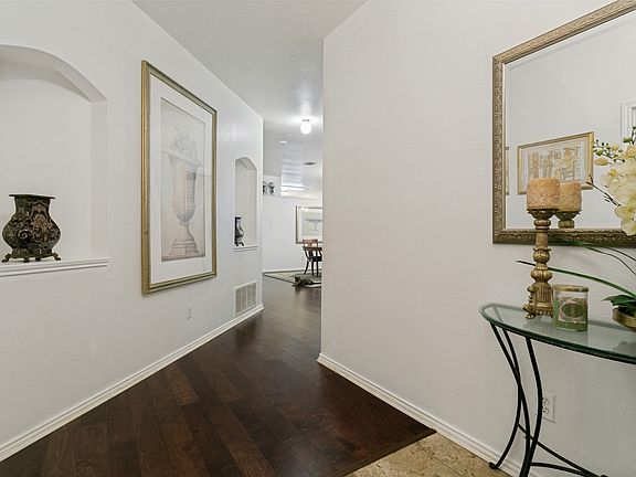 5th image of 1065 Harriman Dr