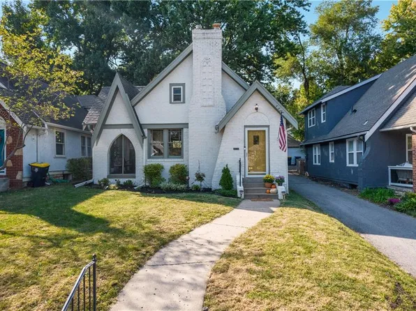 7326 Walnut St, Kansas City, MO 64114