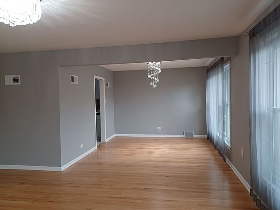 4th image of 7444 N Kedvale Ave
