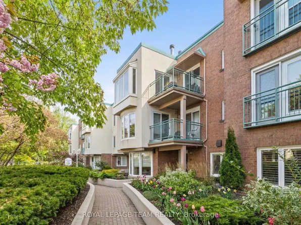 1 Columbus Ave #202D, Ottawa, ON K1K 4L1