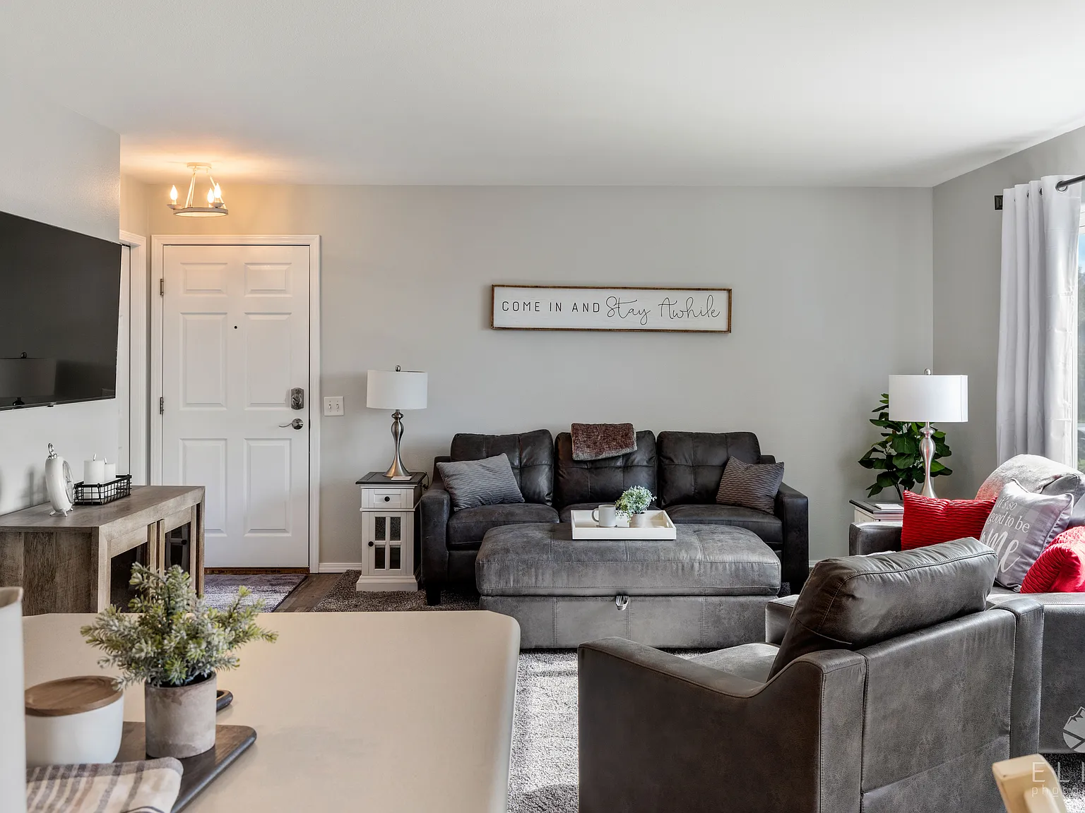 3 bed, 1250 sqft, $2,400 — Photo 4