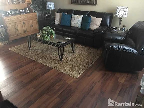 2nd image of 102 NE Timbercreek Cir