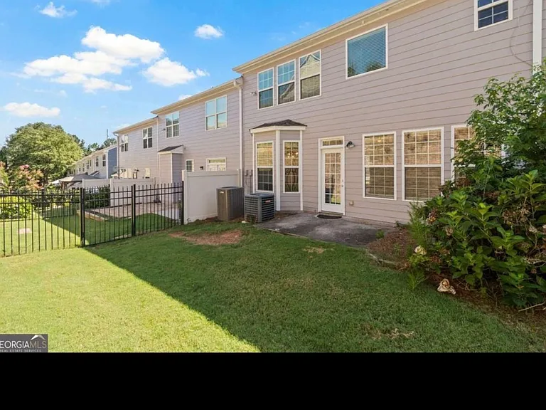 3323 Castleberry Village Cir — Photo 16