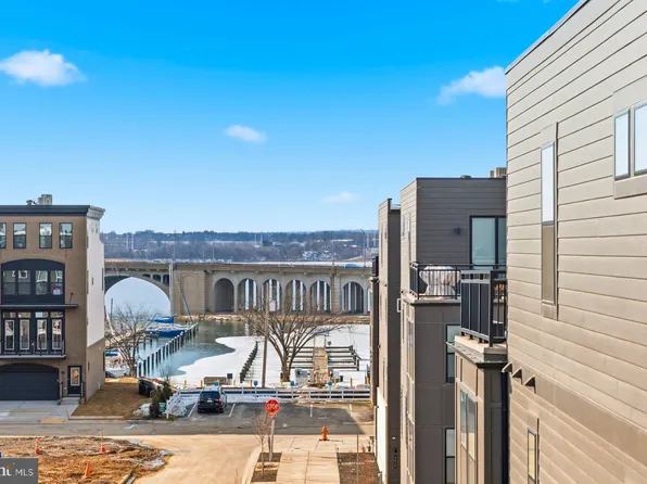 100 Glass Ln, Baltimore, MD 21230