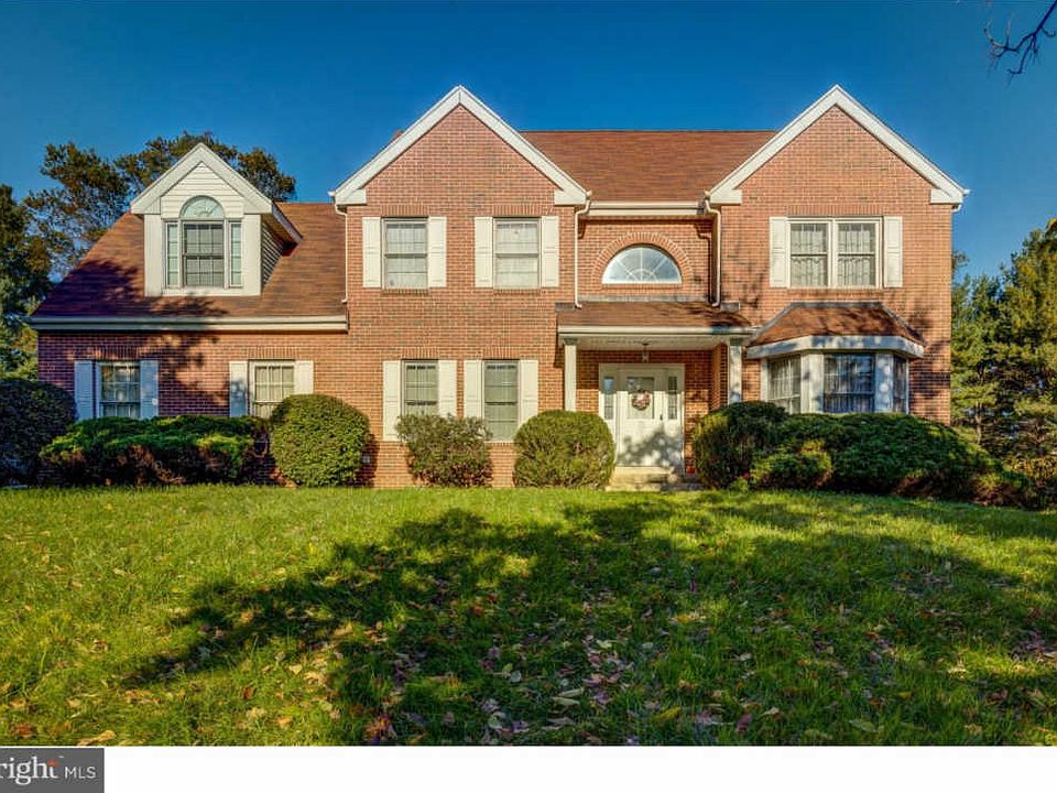 1st image of 26 W Windrose Dr