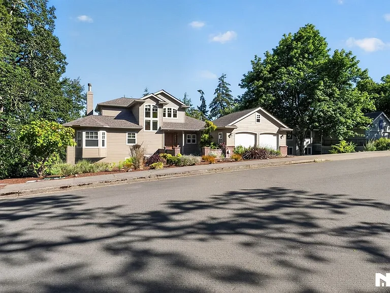 453 Dellwood Dr — Photo 2